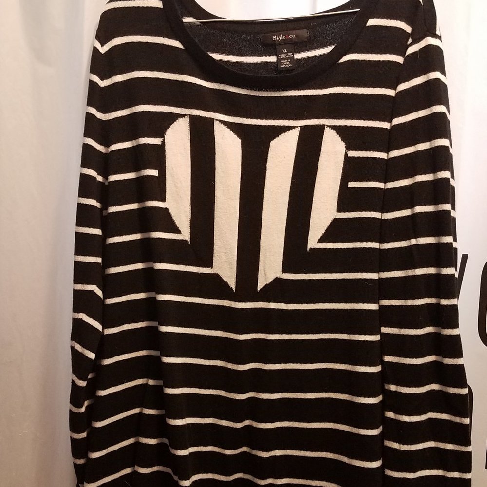 Cute Black and White Contrasting Sweater.